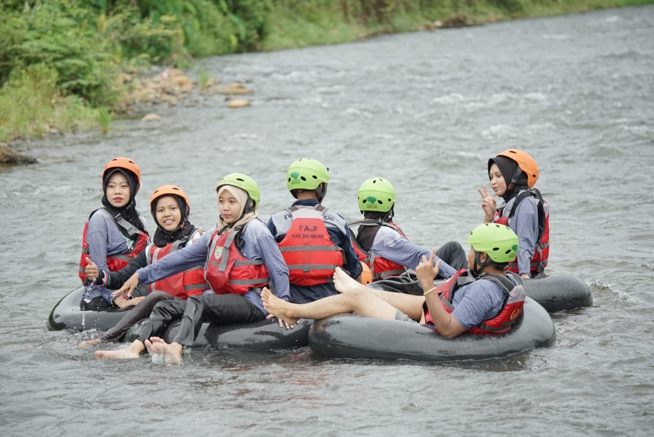 Forest Camping Moment Jajal Keseruan Arus Sungai Batang Pitap